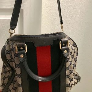 Gucci purse (with strap & dust bag)